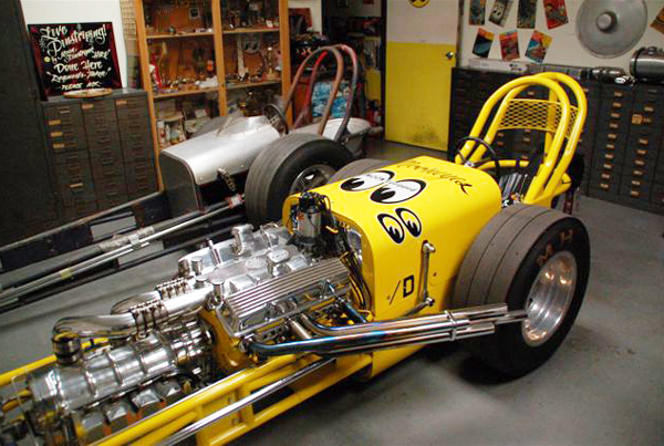 Dean Moon's Garage. MOONEYES Dragster - Speed Shop